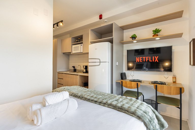 Estiloso Studio na Liberdade | Piscina no rooftop