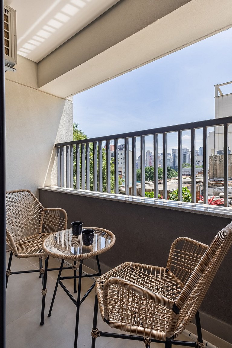 Estiloso Studio na Liberdade | Piscina no rooftop