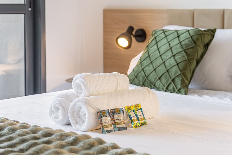 Estiloso Studio na Liberdade | Piscina no rooftop