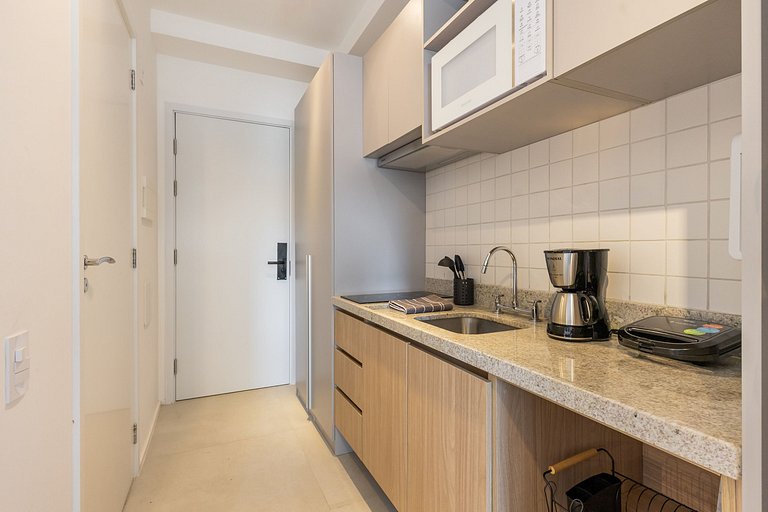 Estiloso Studio na Liberdade | Piscina no rooftop