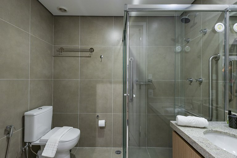 Estiloso Studio na Liberdade | Piscina no rooftop