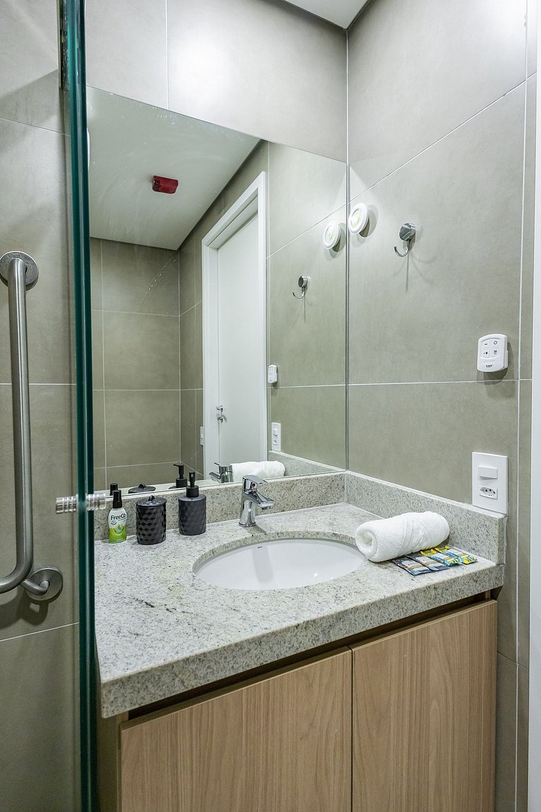 Estiloso Studio na Liberdade | Piscina no rooftop