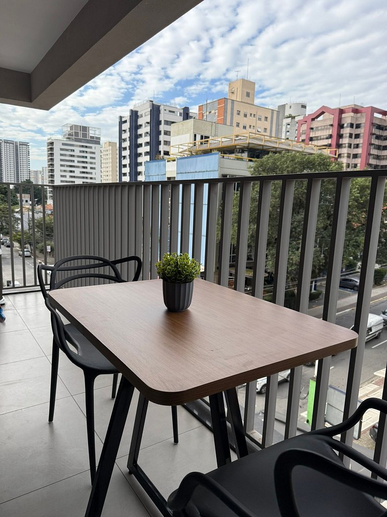 Elegante studio com varanda na Vila Clementino